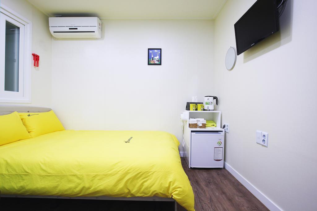 24 Guesthouse Myeongdong Avenue Seoul Rum bild