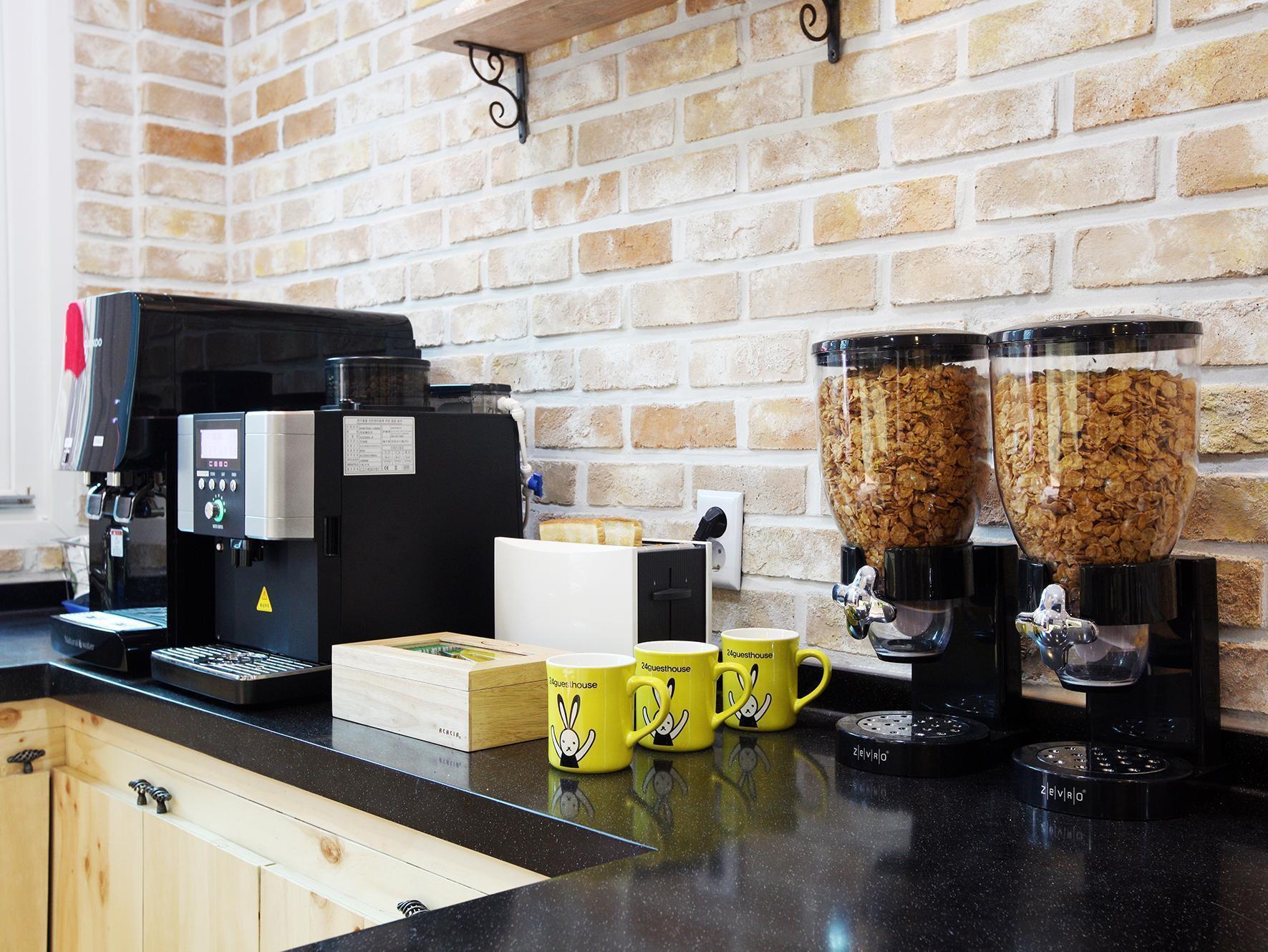 24 Guesthouse Myeongdong Avenue Seoul Exteriör bild