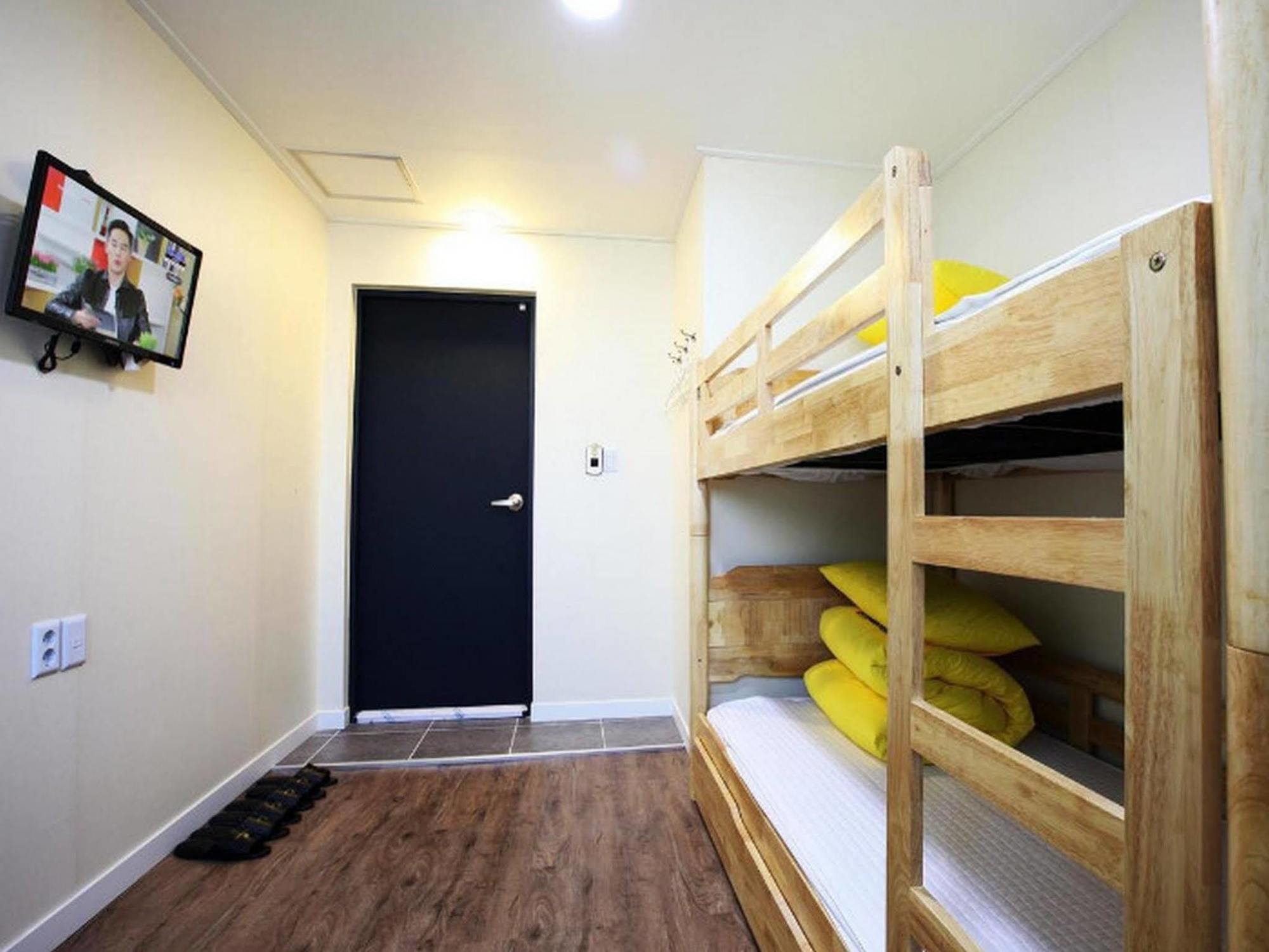 24 Guesthouse Myeongdong Avenue Seoul Exteriör bild